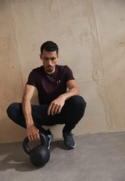 Under Armour Seamless Grid - Sports T-Shirt - Dark Maroon/Mod Gray