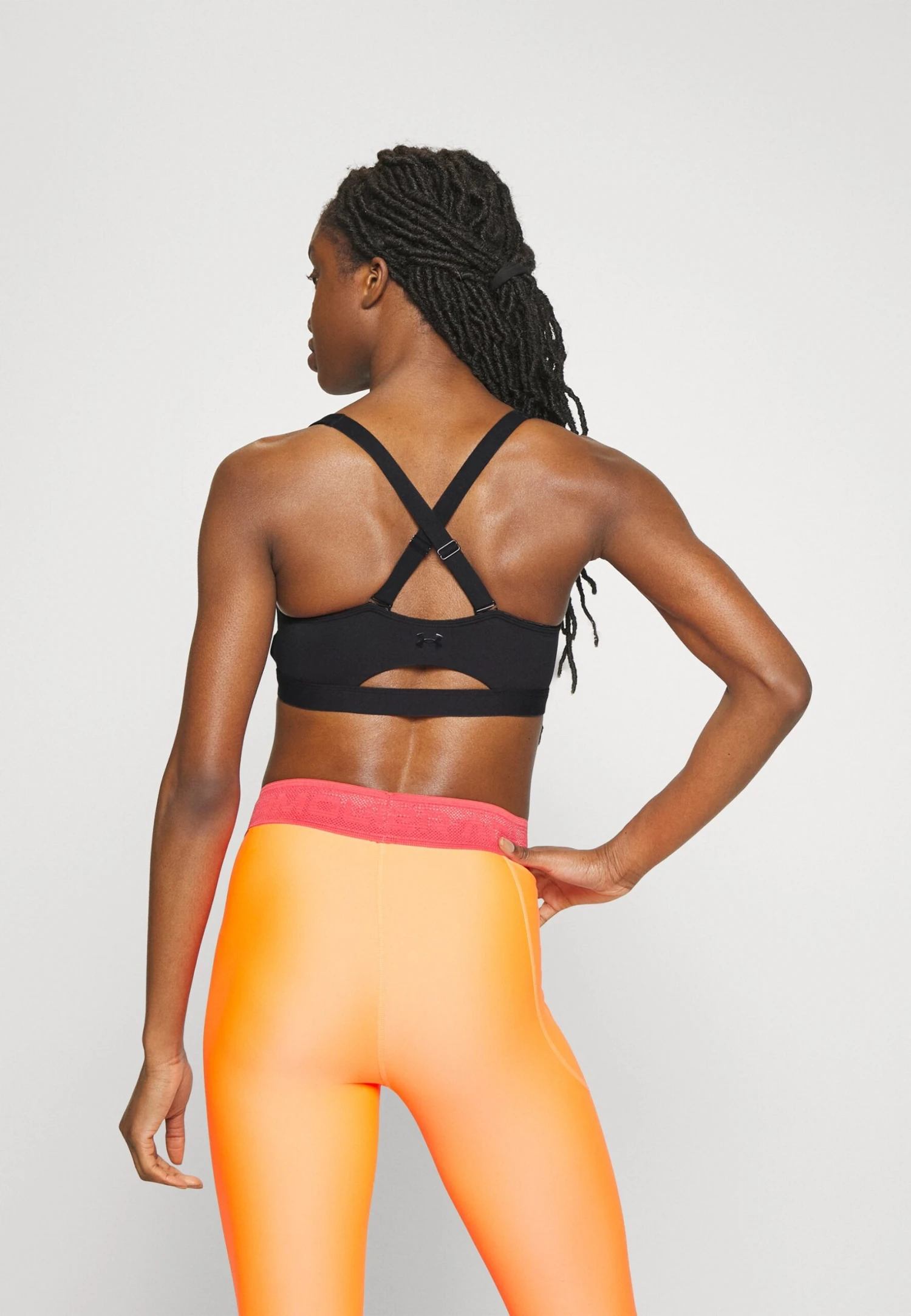 Under Armour Smartform Evolution Mid - Medium Support Sports Bra - Black - Image 4