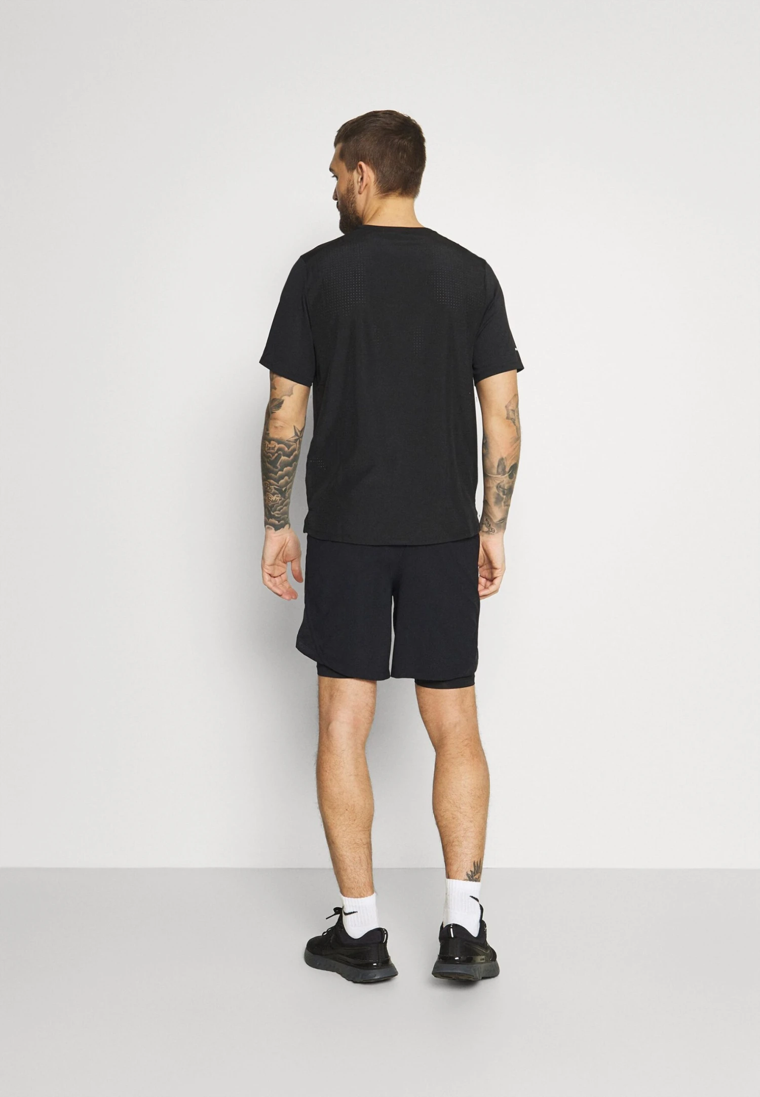 Under Armour Launch Short - Sports Shorts - Black - Image 3